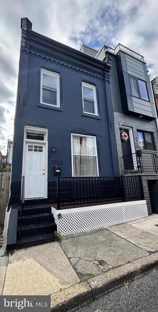 1718 N Dover St Property Photo 1