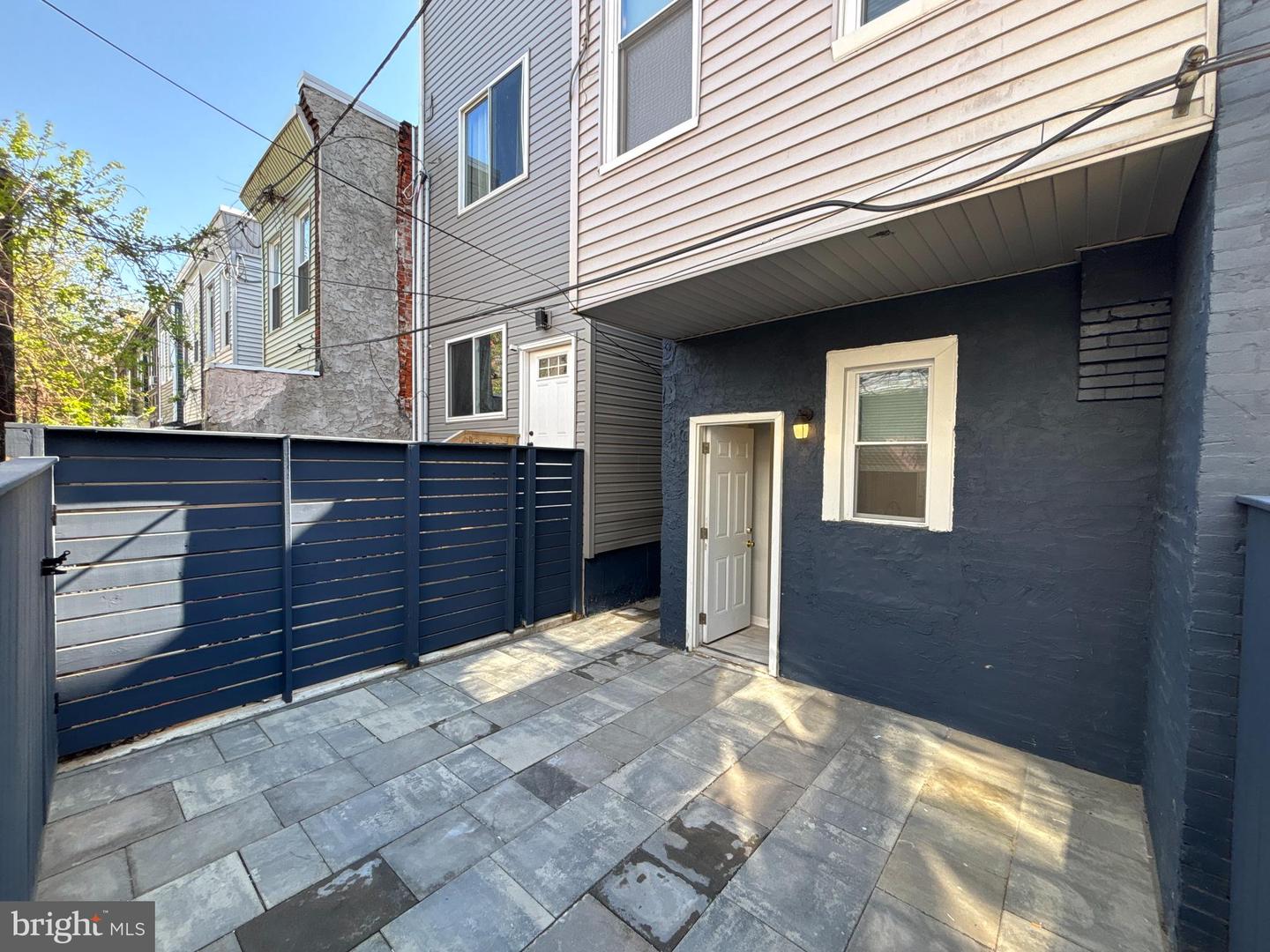 1718 N Dover St Property Photo 2