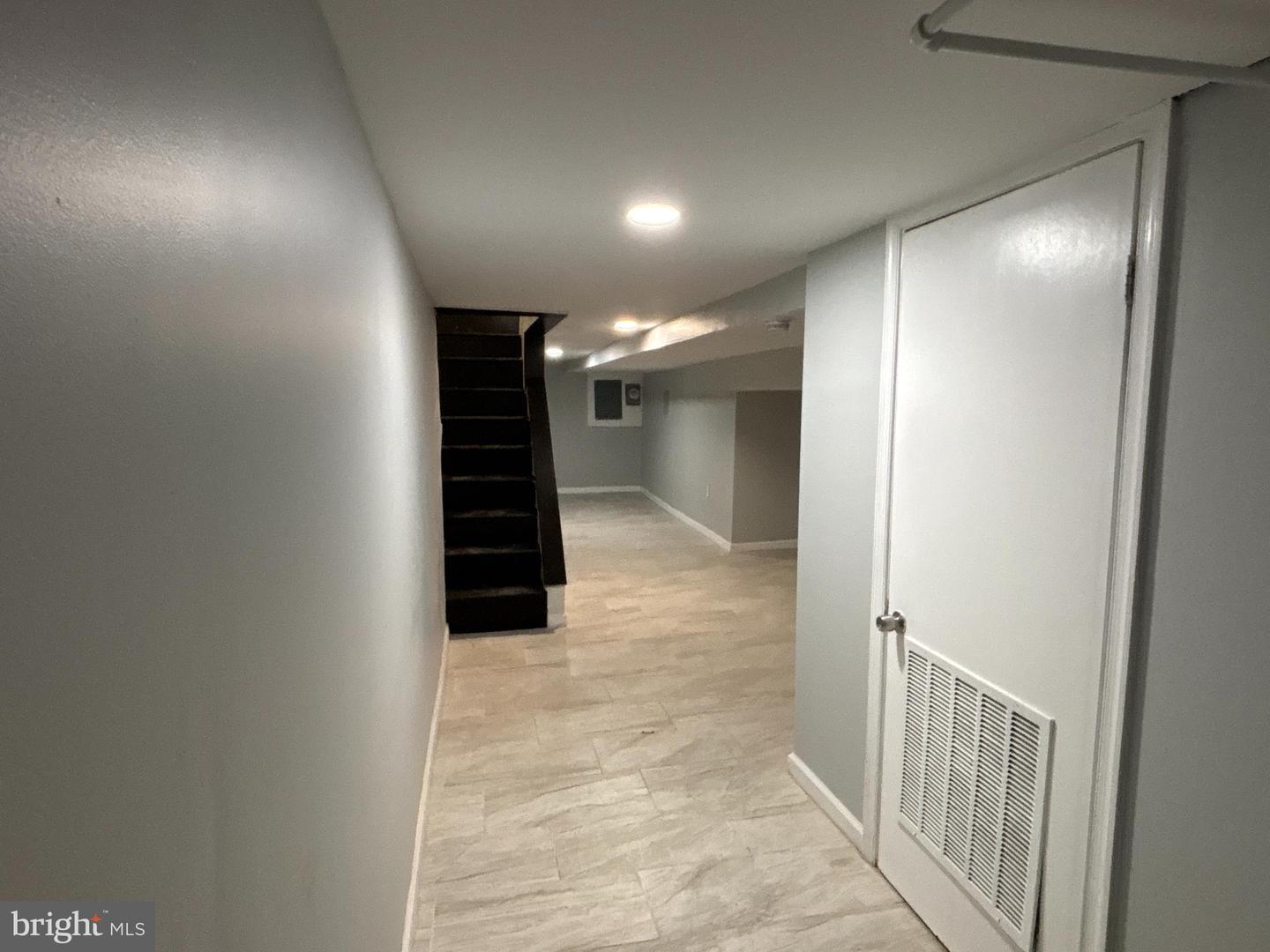 1718 N Dover St Property Photo 11