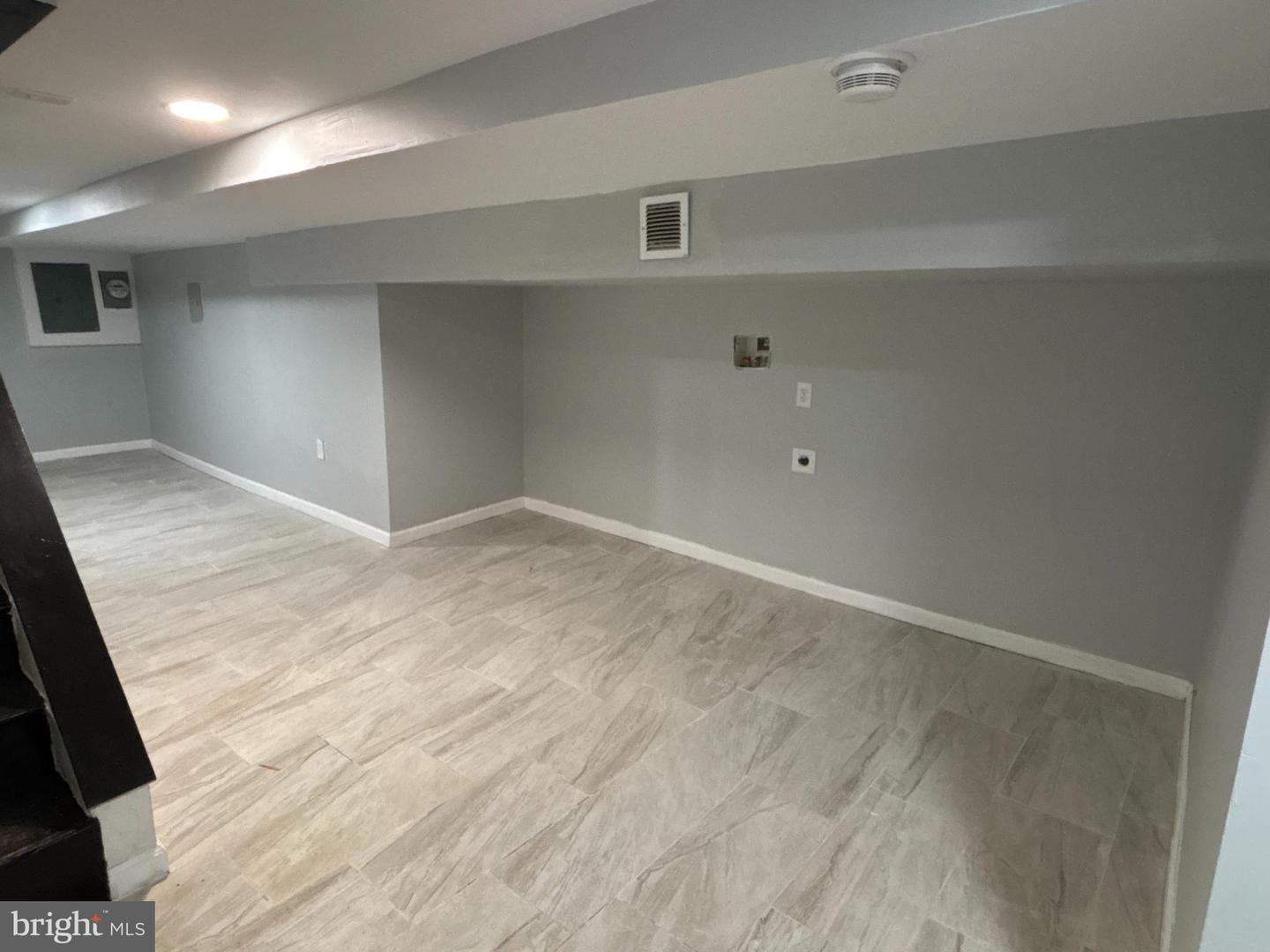 1718 N Dover St Property Photo 12