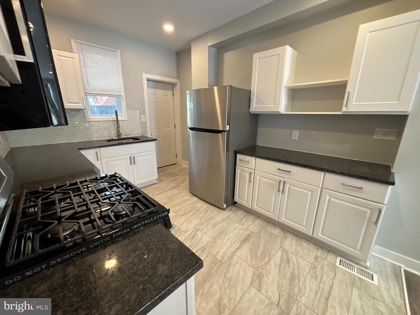 1718 N Dover St Property Photo 18