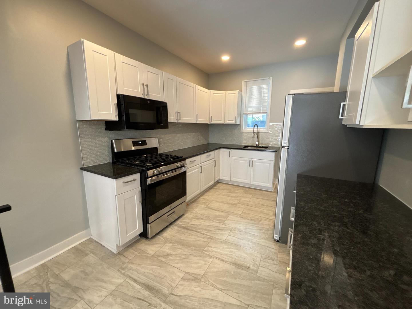1718 N Dover St Property Photo 19