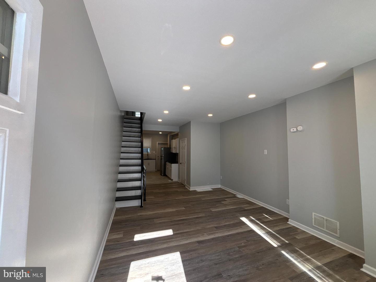 1718 N Dover St Property Photo 21