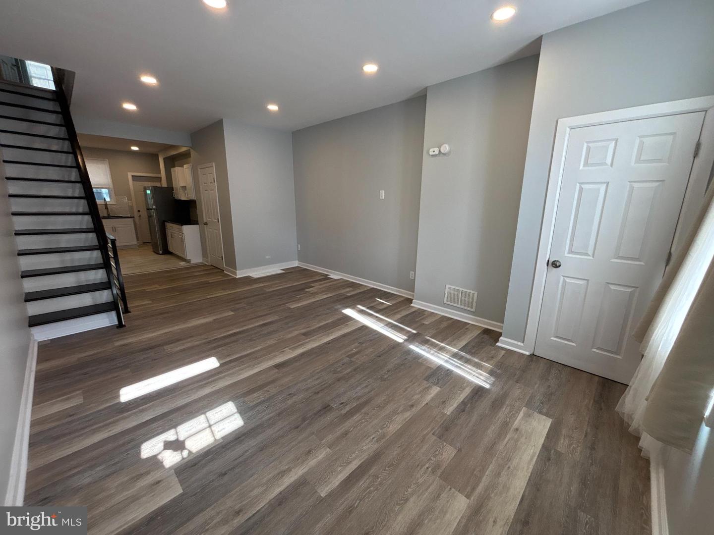 1718 N Dover St Property Photo 22