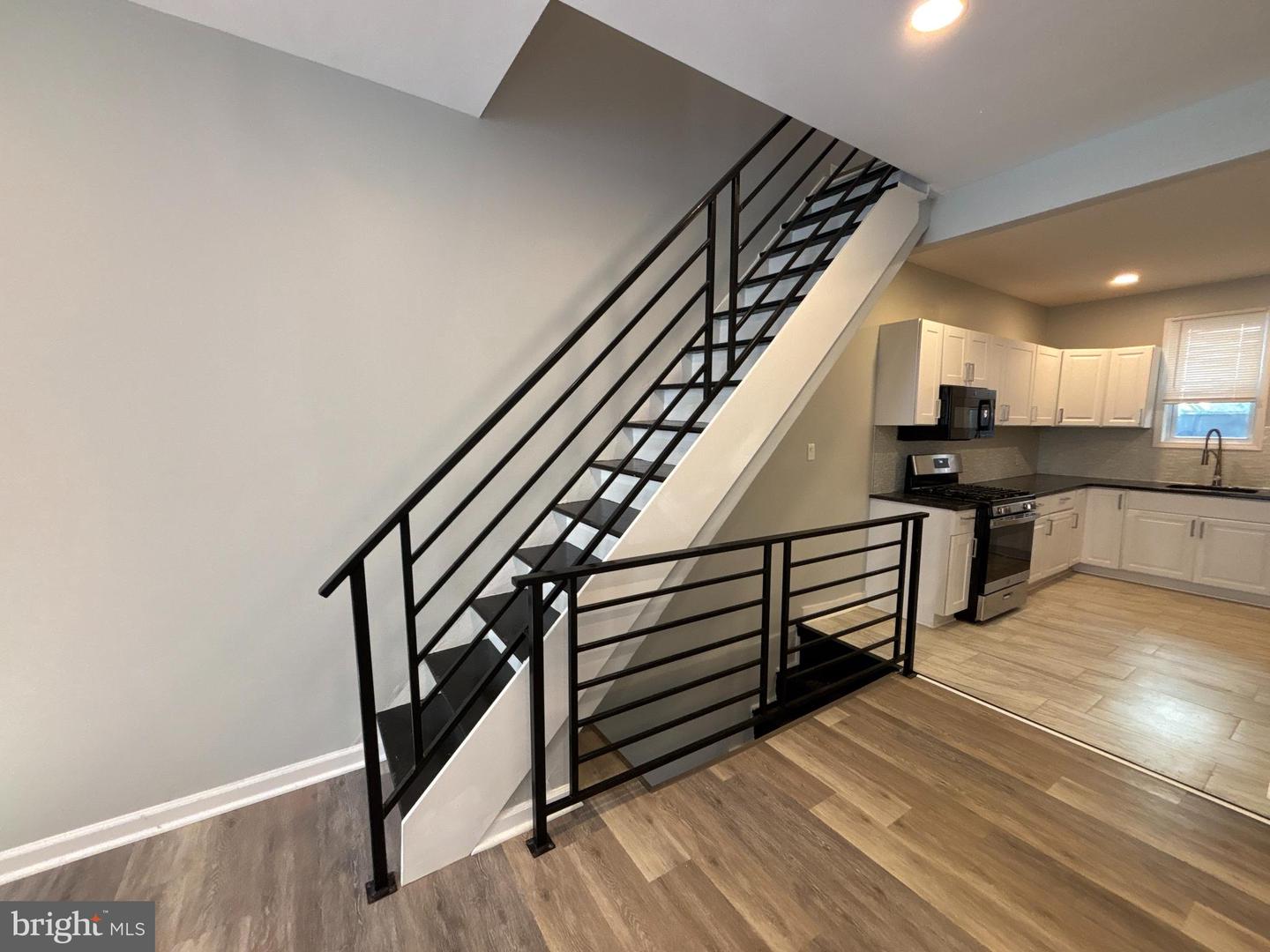 1718 N Dover St Property Photo 23