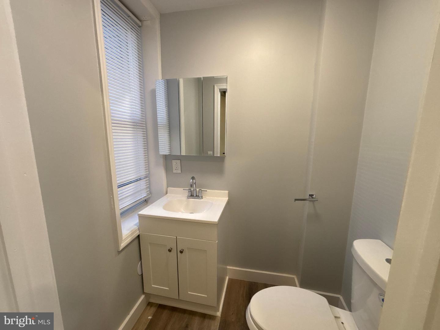 1718 N Dover St Property Photo 26