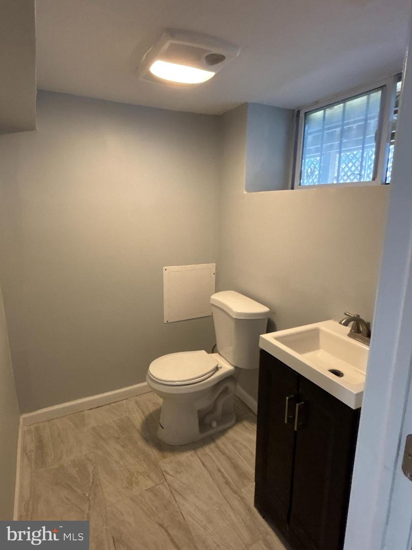 1718 N Dover St Property Photo 27