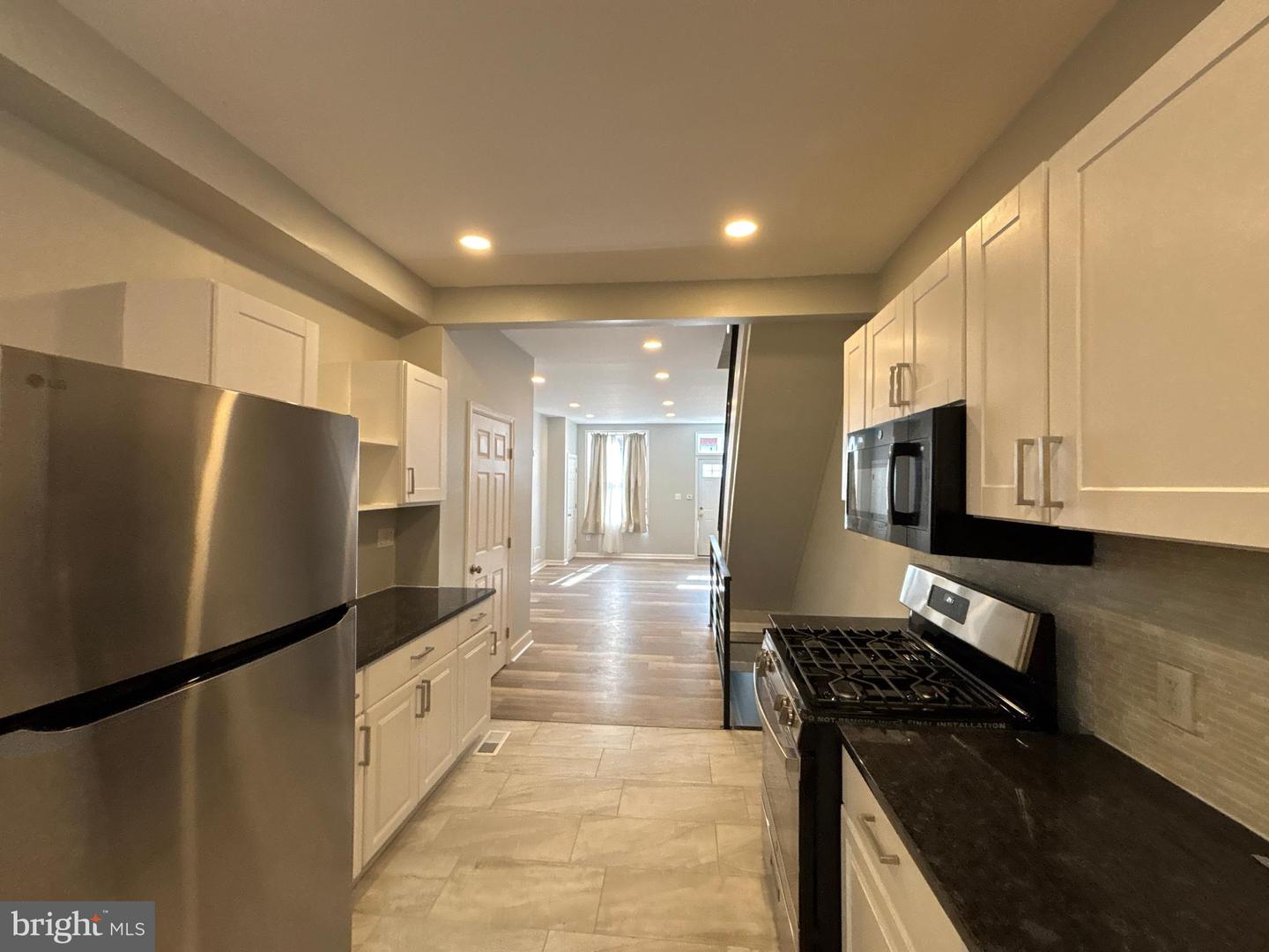 1718 N Dover St Property Photo 28