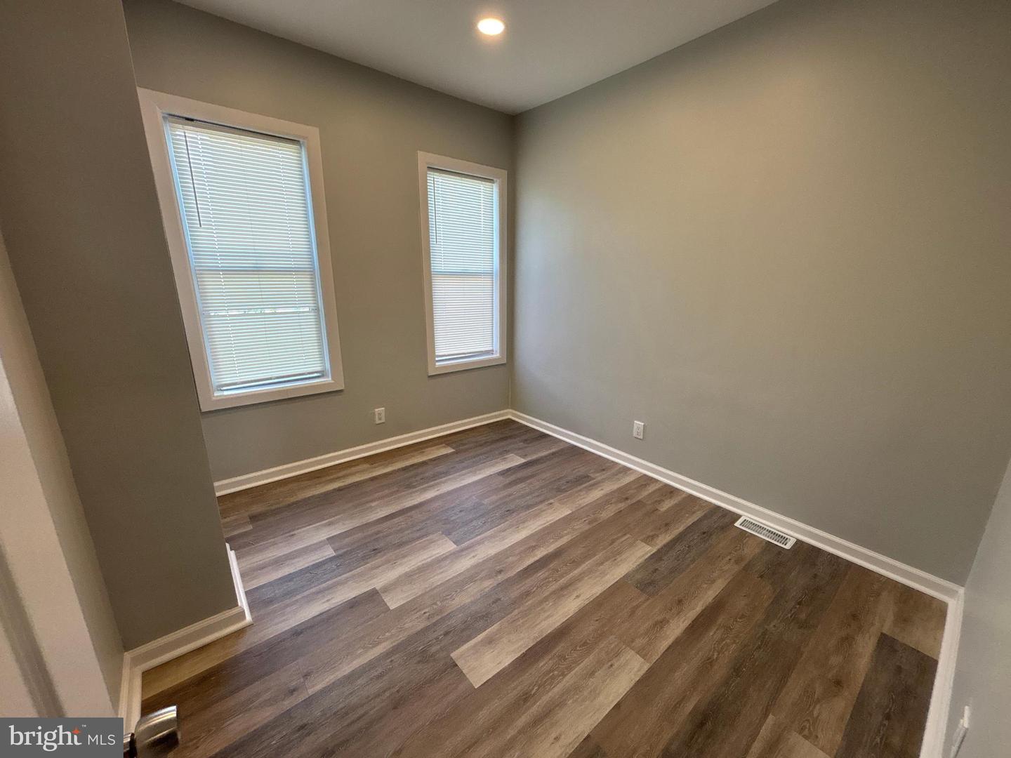 1718 N Dover St Property Photo 29