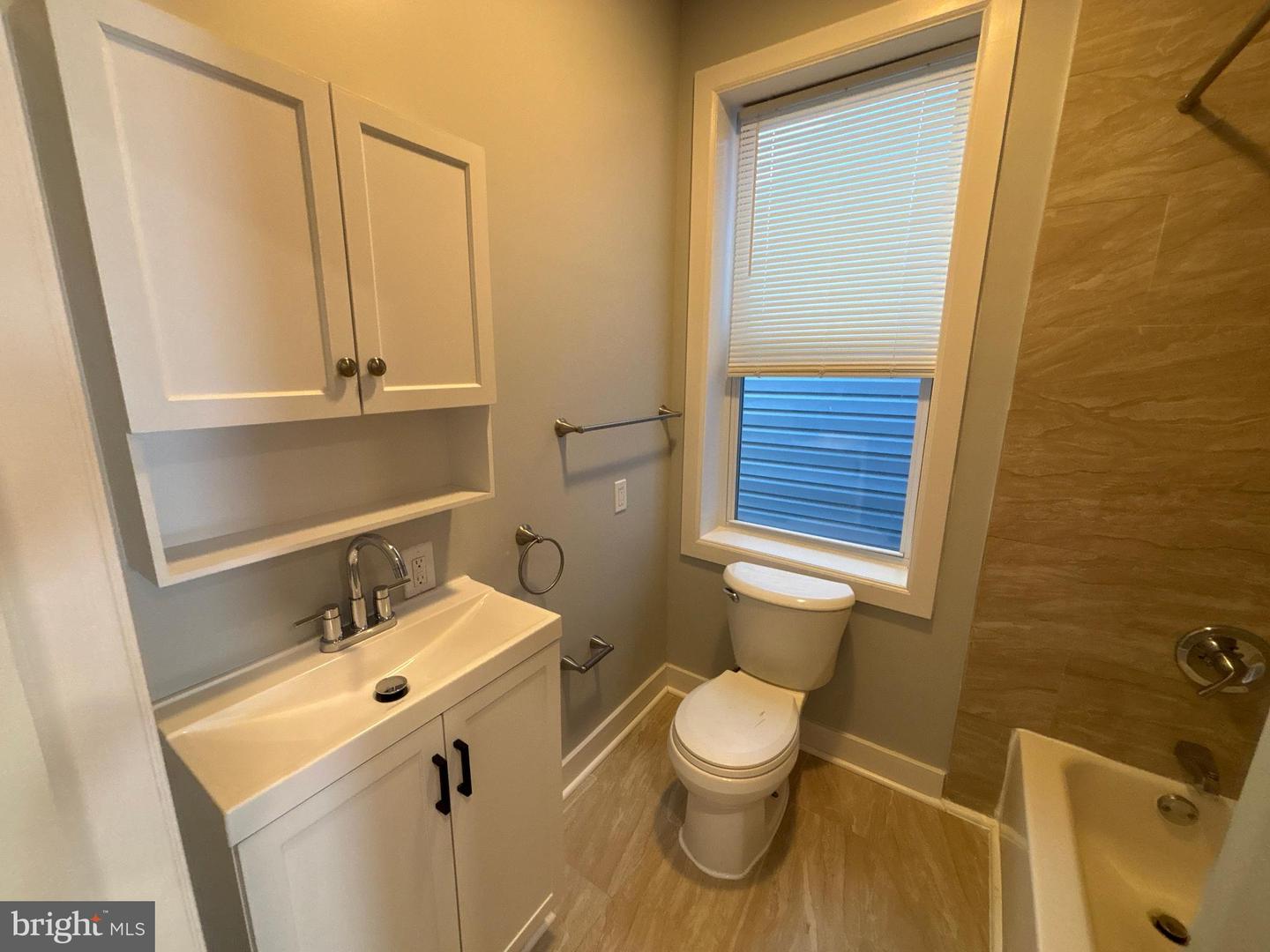 1718 N Dover St Property Photo 32