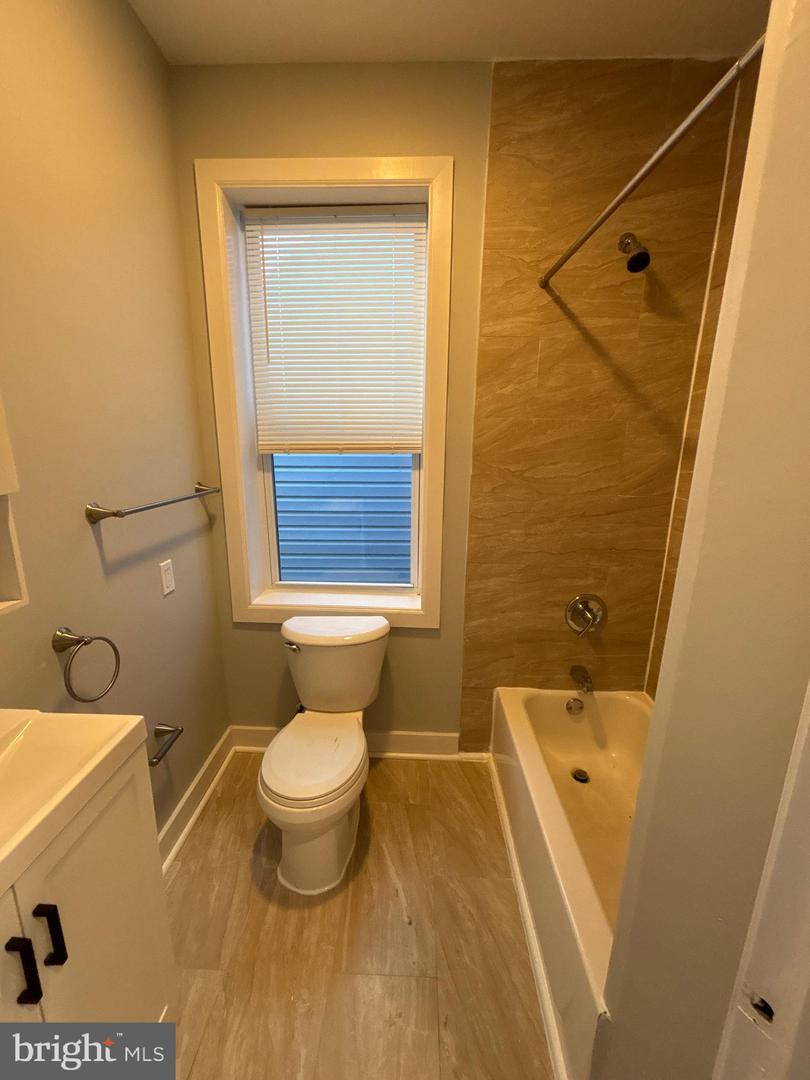 1718 N Dover St Property Photo 33