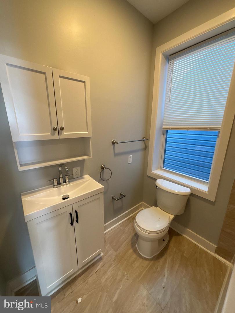 1718 N Dover St Property Photo 34