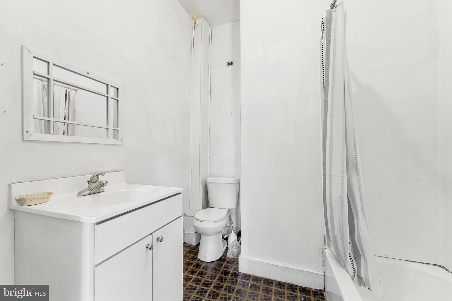 2203 Spruce St Property Photo 13