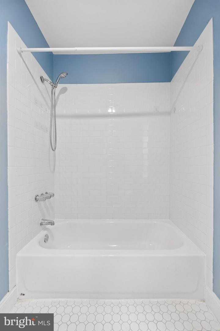 406 N 42nd St Property Photo 12