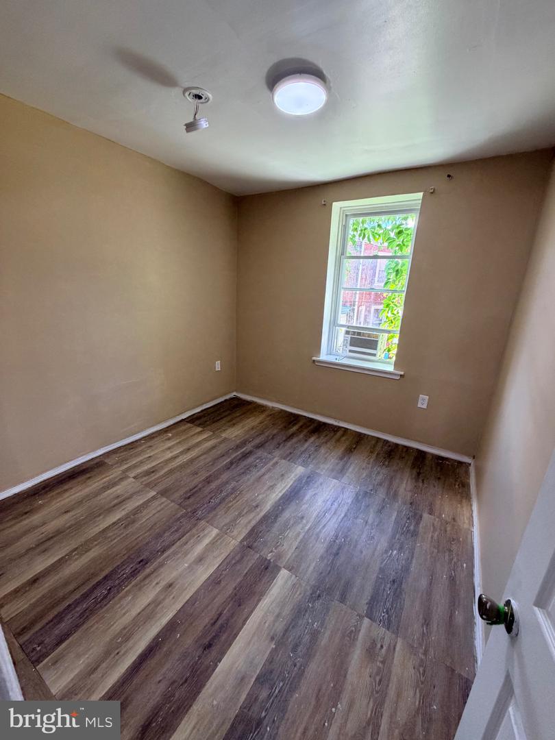 2164 Conlyn St Property Photo 4