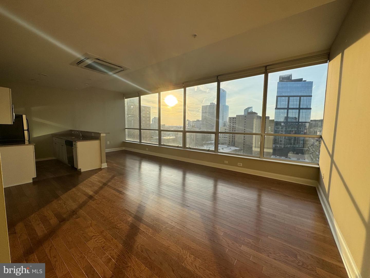 2040 MARKET #1005 Property Photo 1