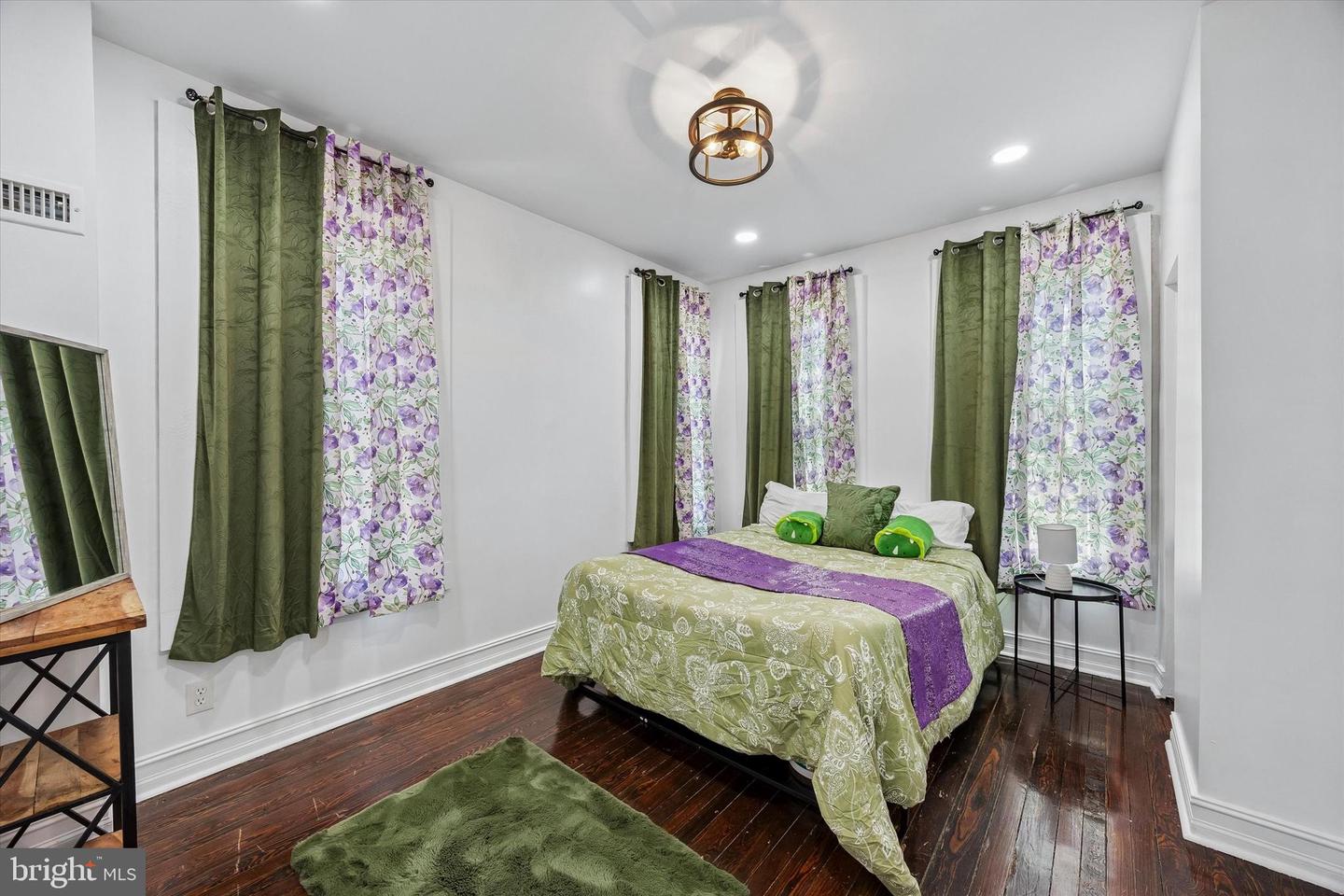 2308 Nicholas St Property Photo 12