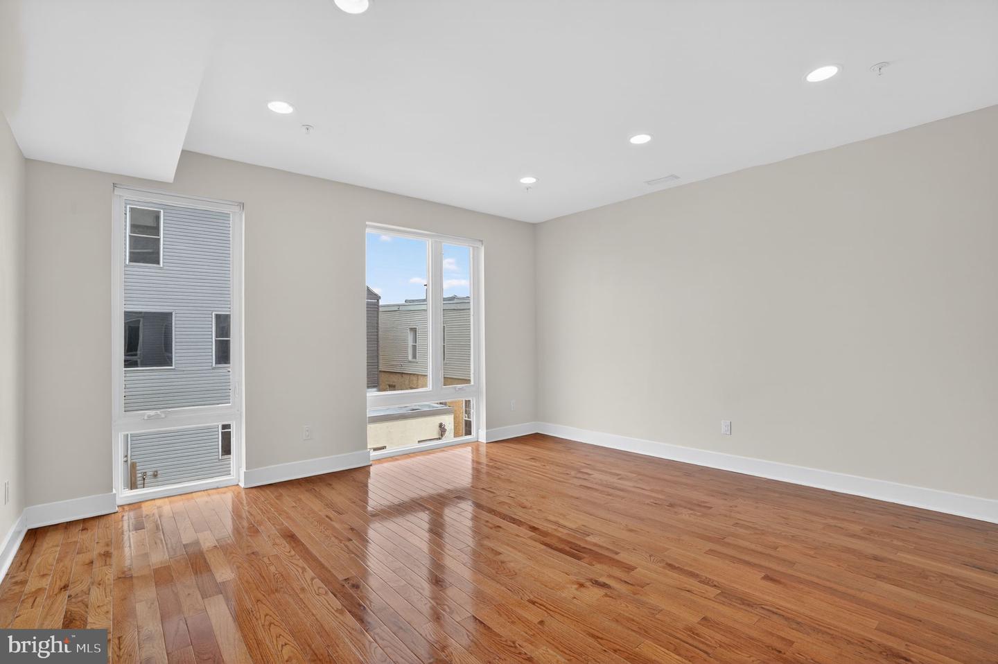2822 Livingston St Property Photo 17