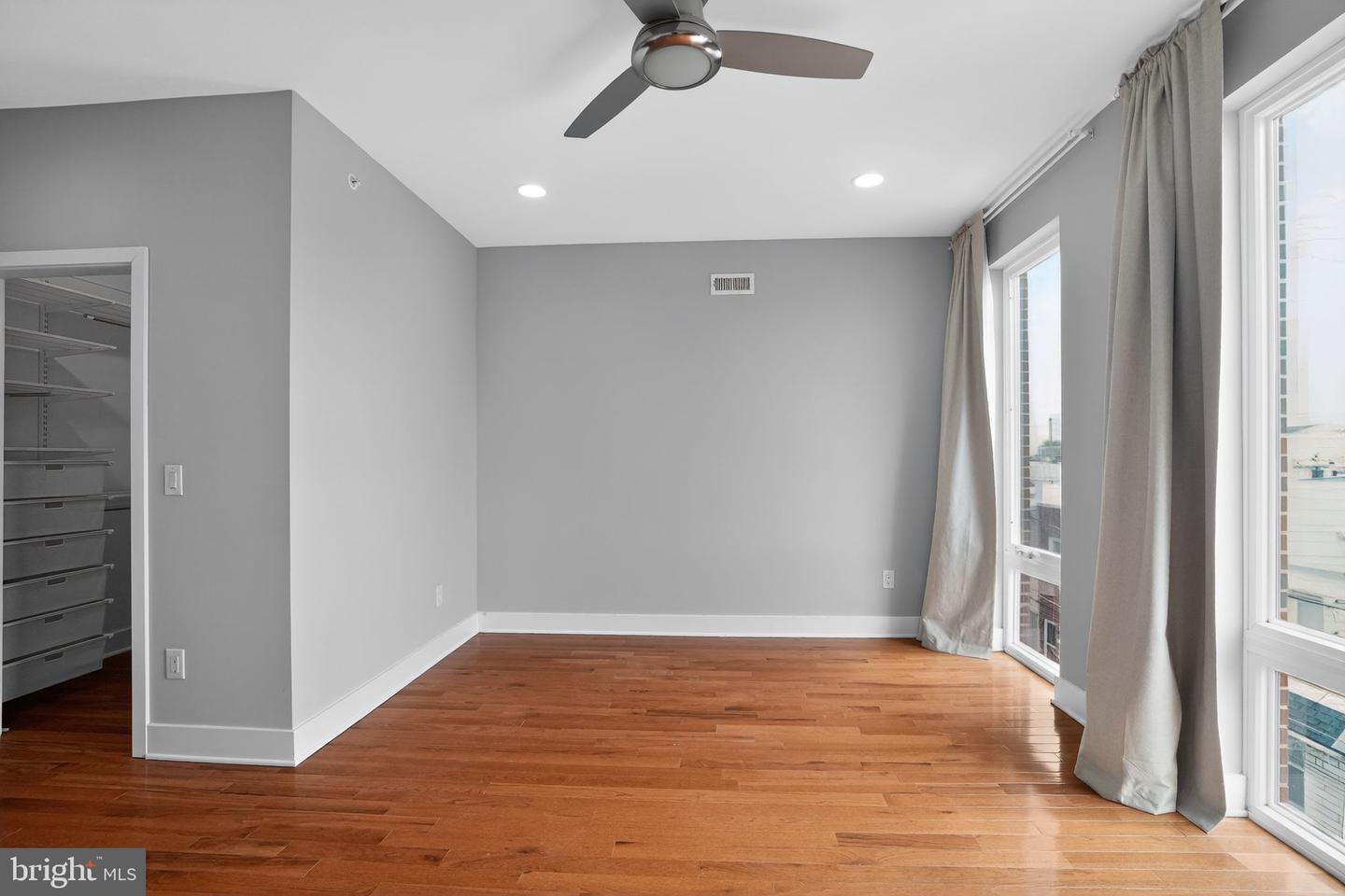 2822 Livingston St Property Photo 26