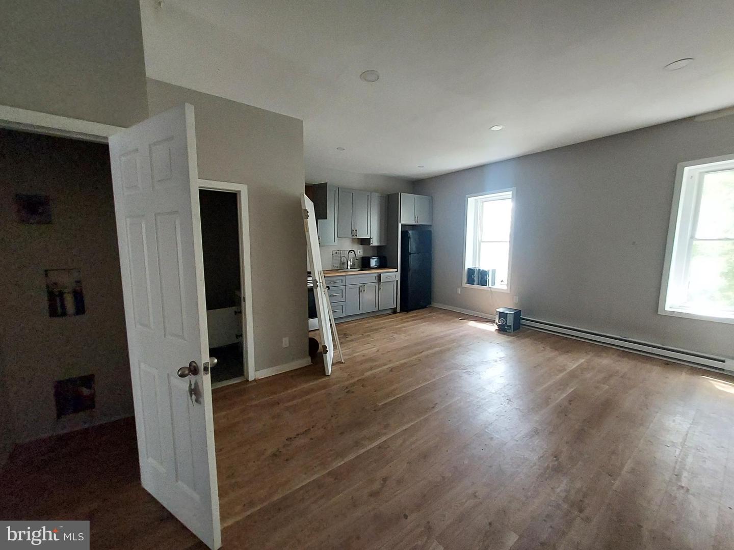 5302 Wayne Ave Property Photo 5