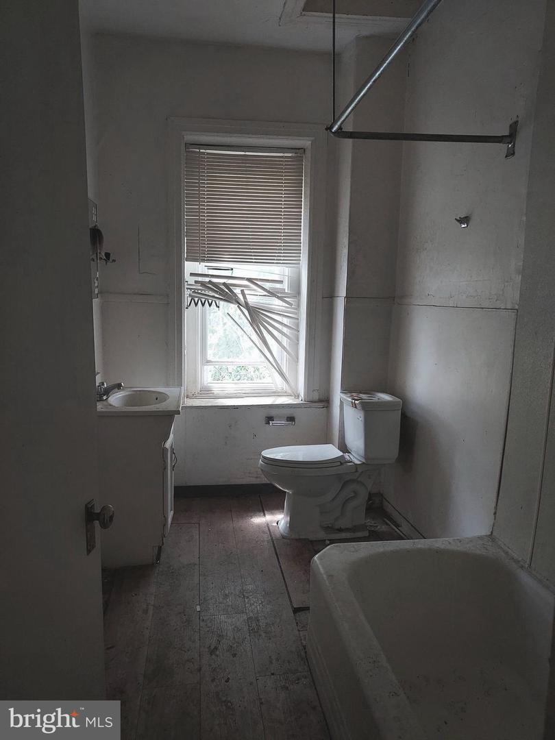 5302 Wayne Ave Property Photo 13