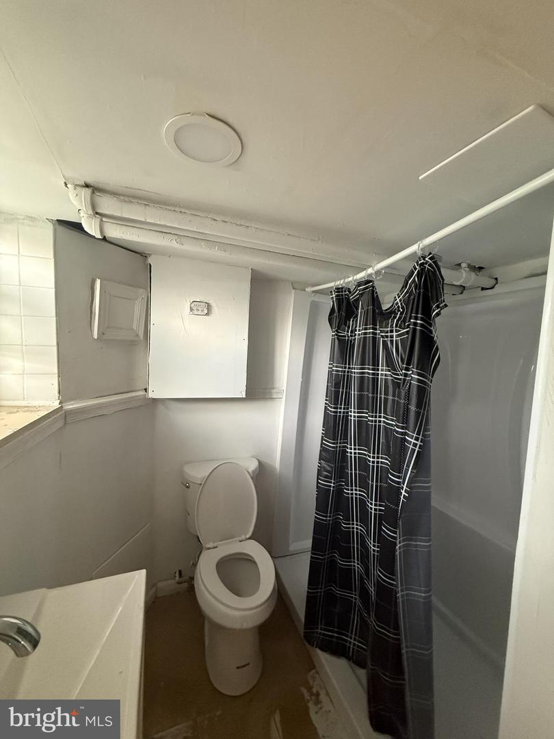 2226 E Washington Ln Property Photo 15