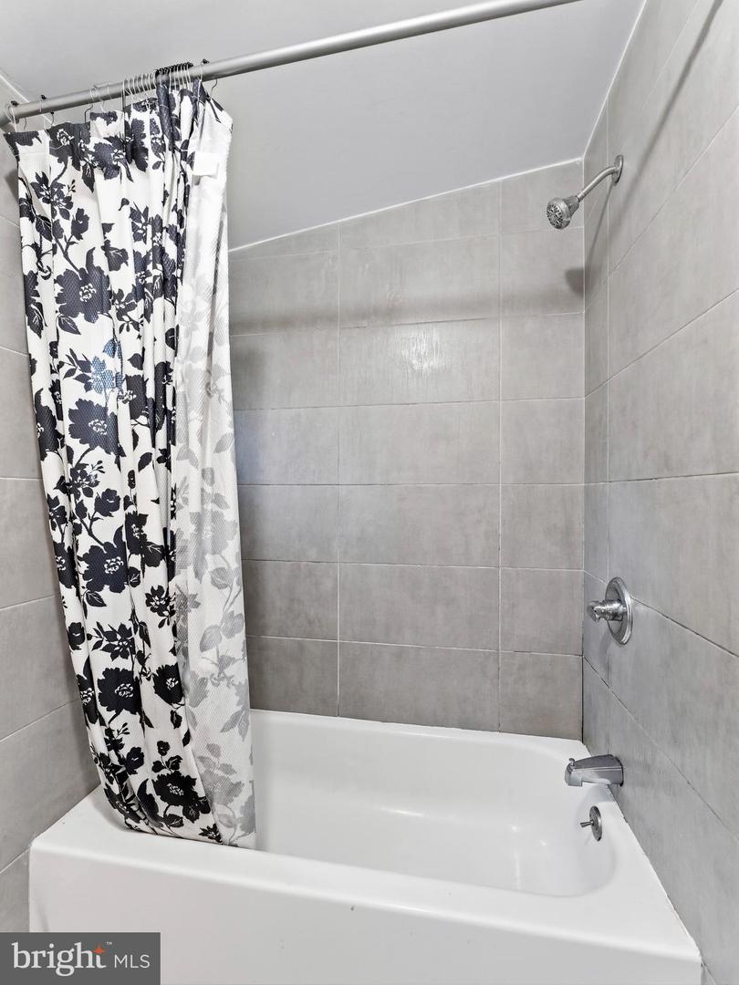 3054 N 10th St Property Photo 10