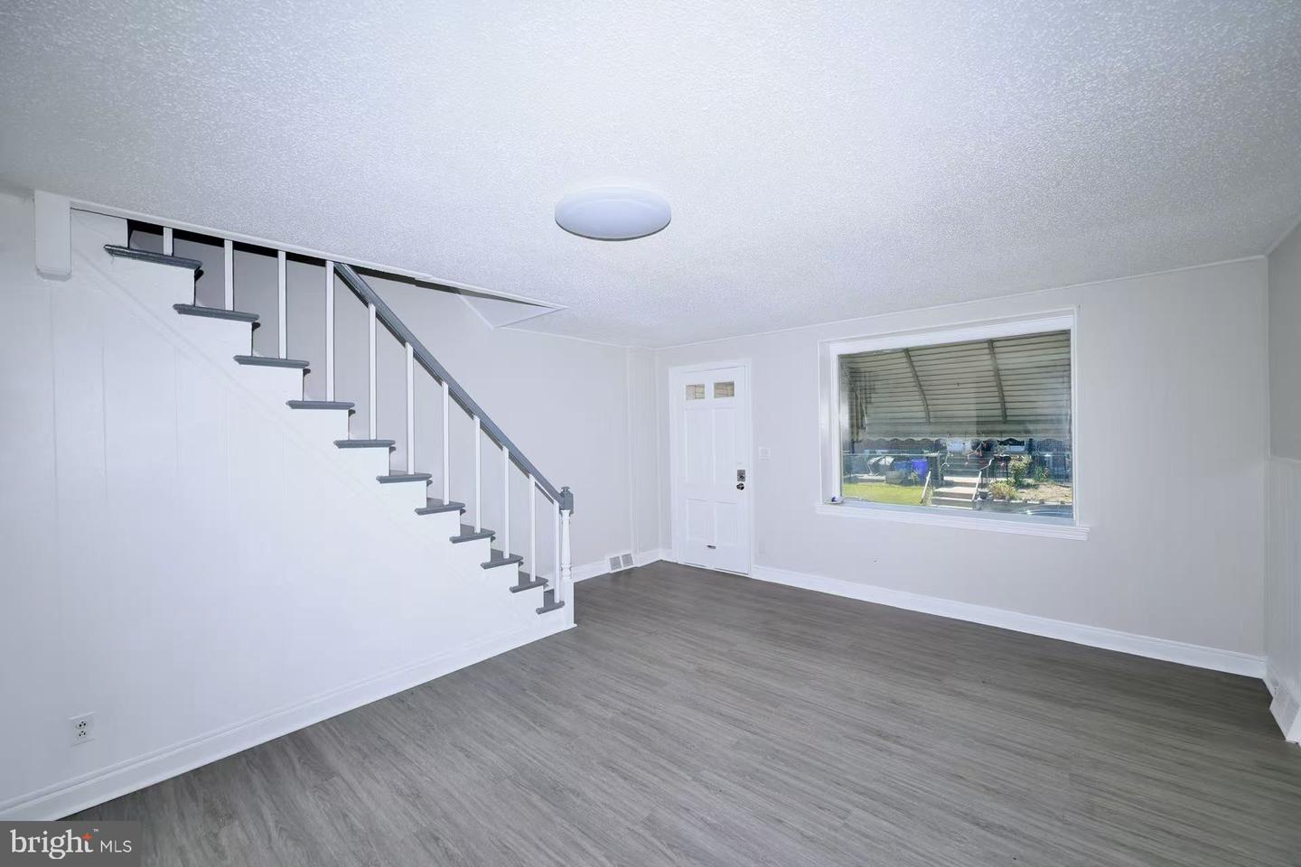 4325 Loring St Property Photo 3