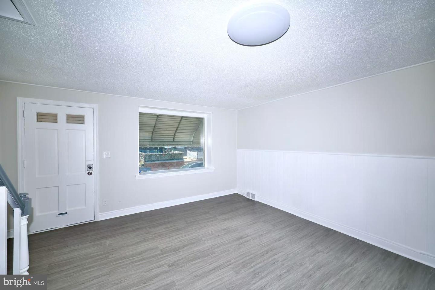 4325 Loring St Property Photo 4