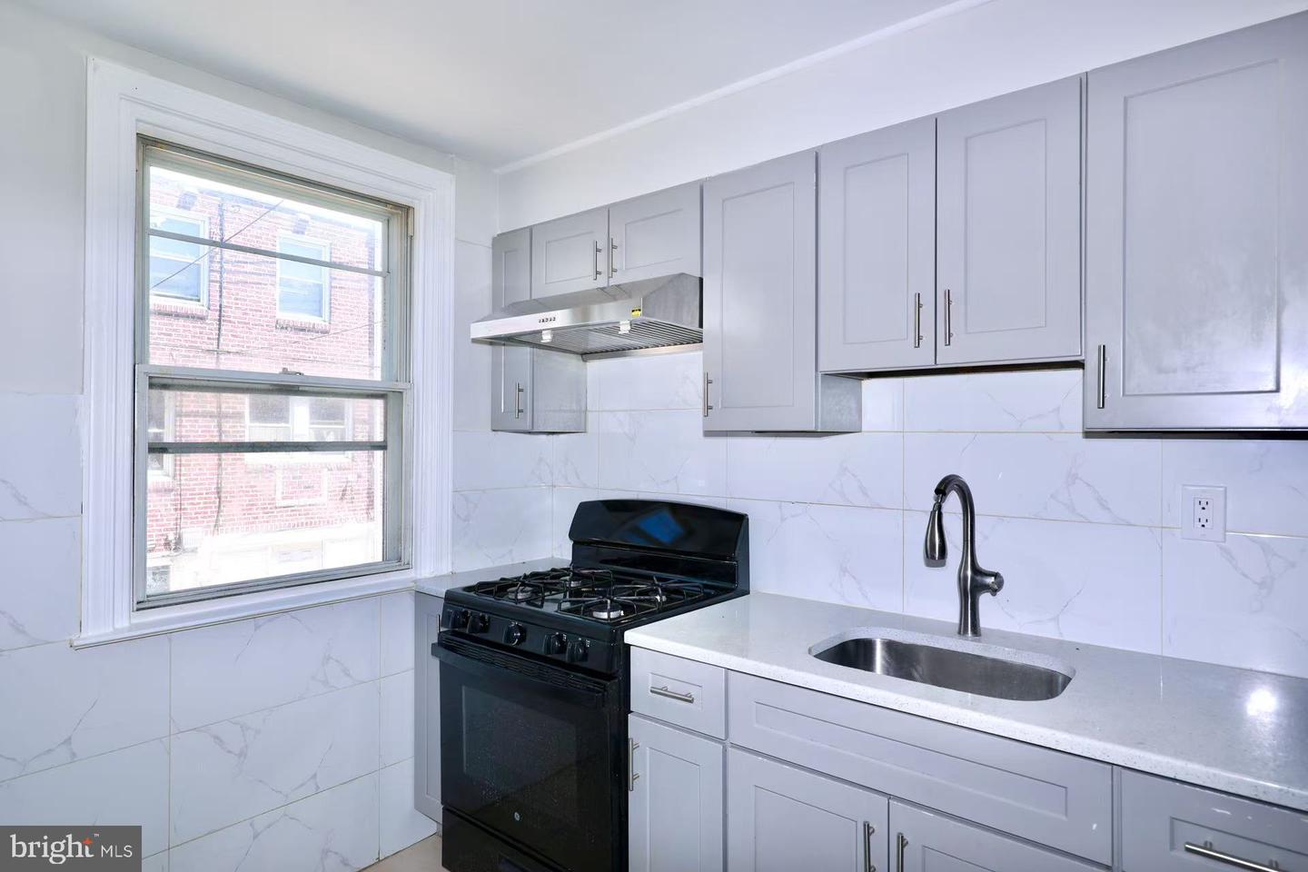 4325 Loring St Property Photo 9