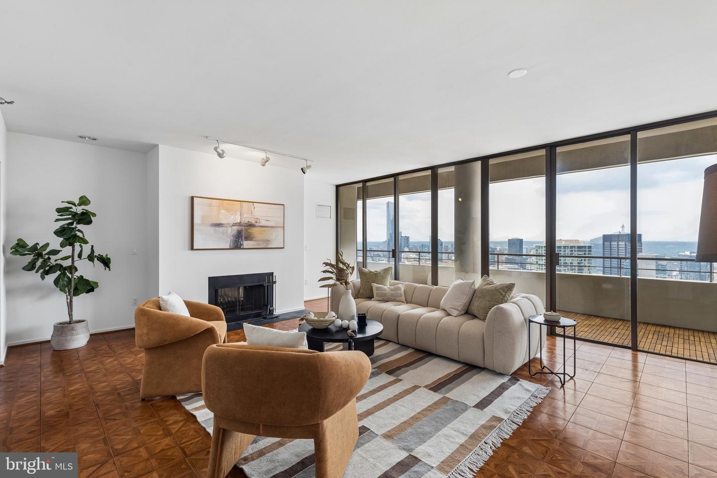 202-10 W Rittenhouse Sq #3302 Property Photo 2
