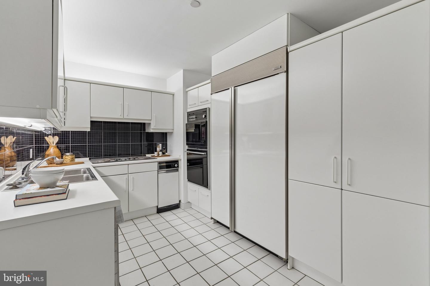 202-10 W Rittenhouse Sq #3302 Property Photo 8
