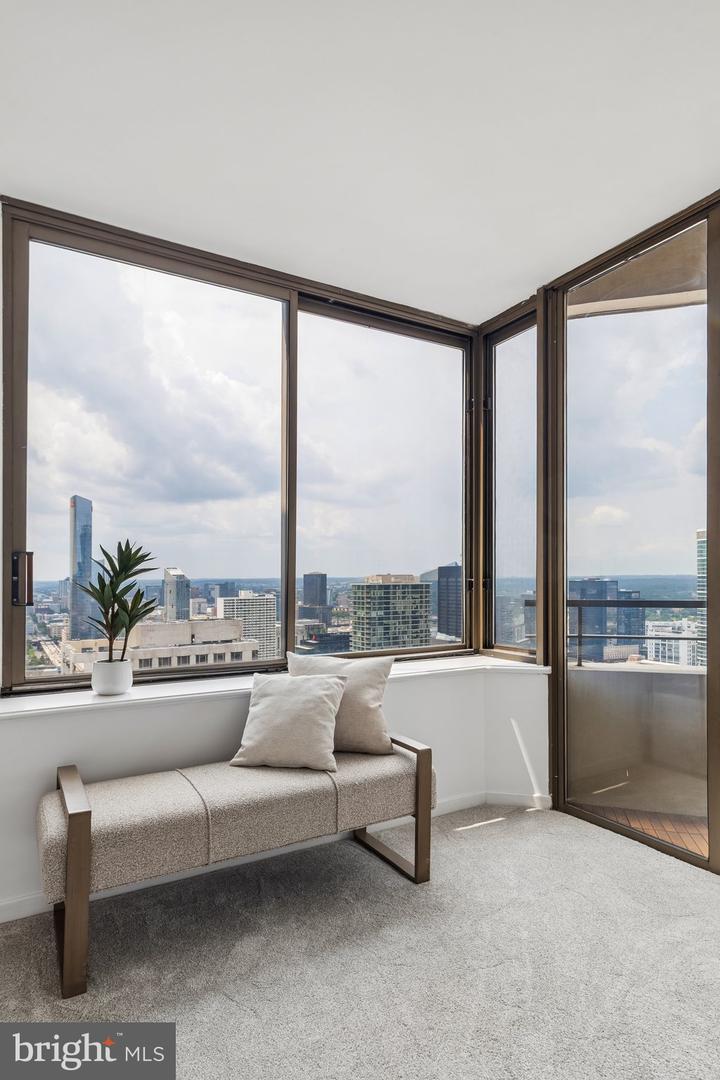 202-10 W Rittenhouse Sq #3302 Property Photo 18