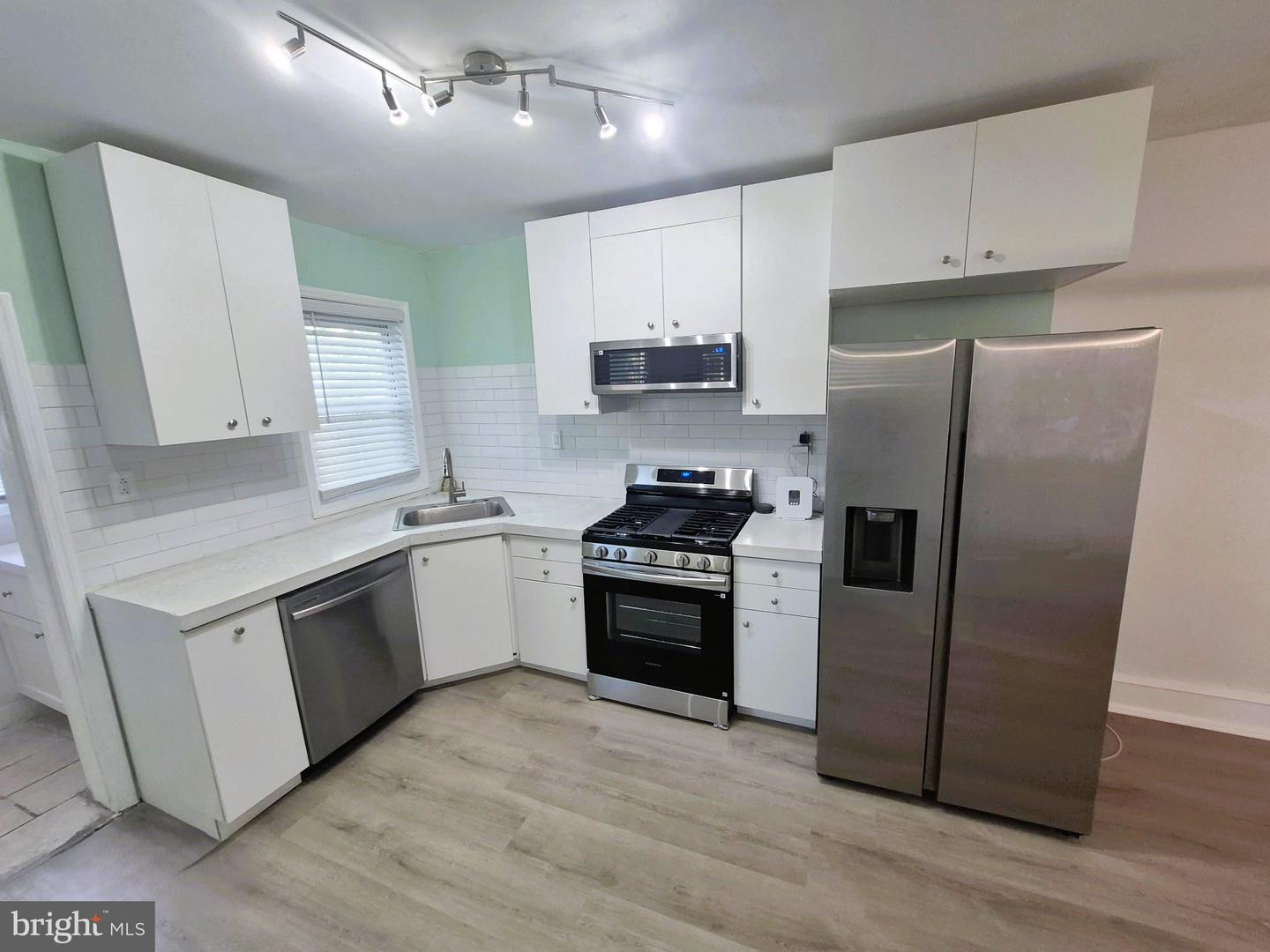4814 Knox St Property Photo 2