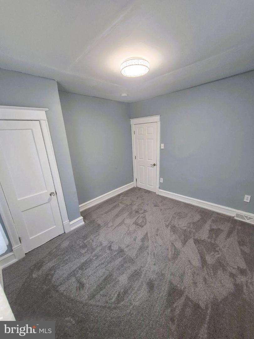 4814 Knox St Property Photo 5