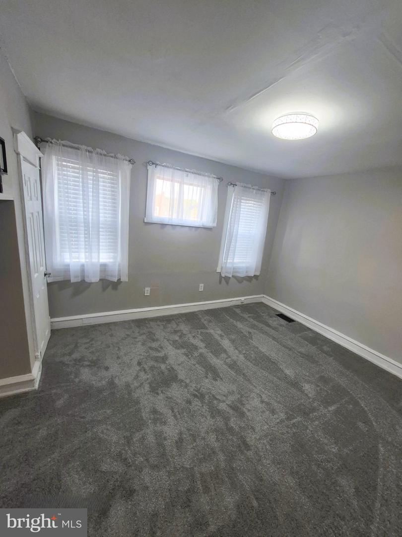 4814 Knox St Property Photo 9