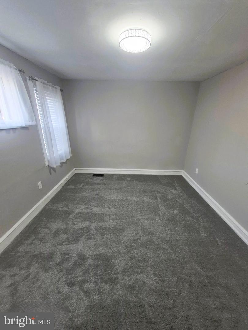 4814 Knox St Property Photo 10