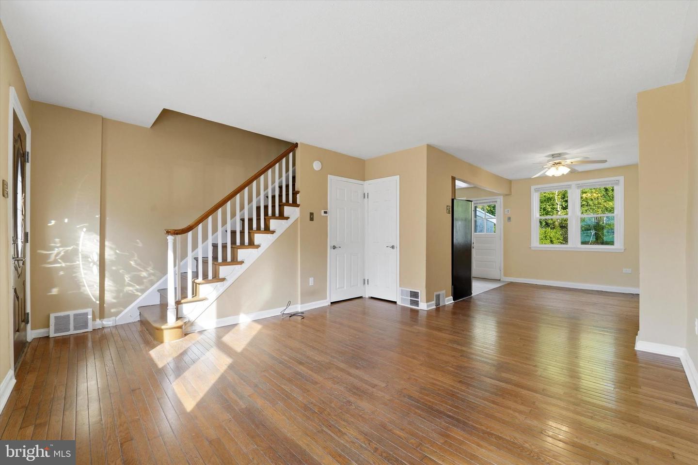 351 W Salaignac St Property Photo 5