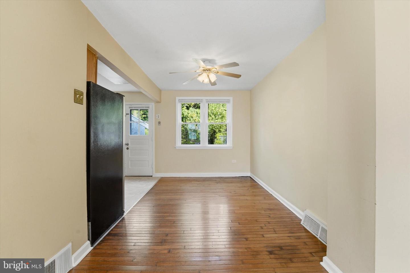 351 W Salaignac St Property Photo 6
