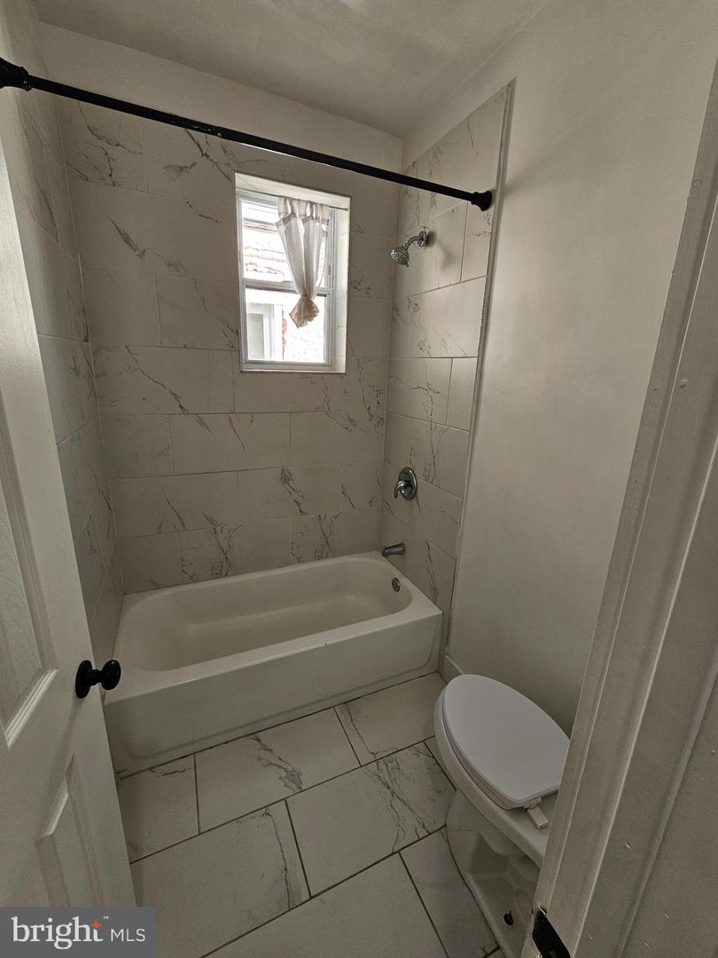 3327 N Sydenham St Property Photo 17