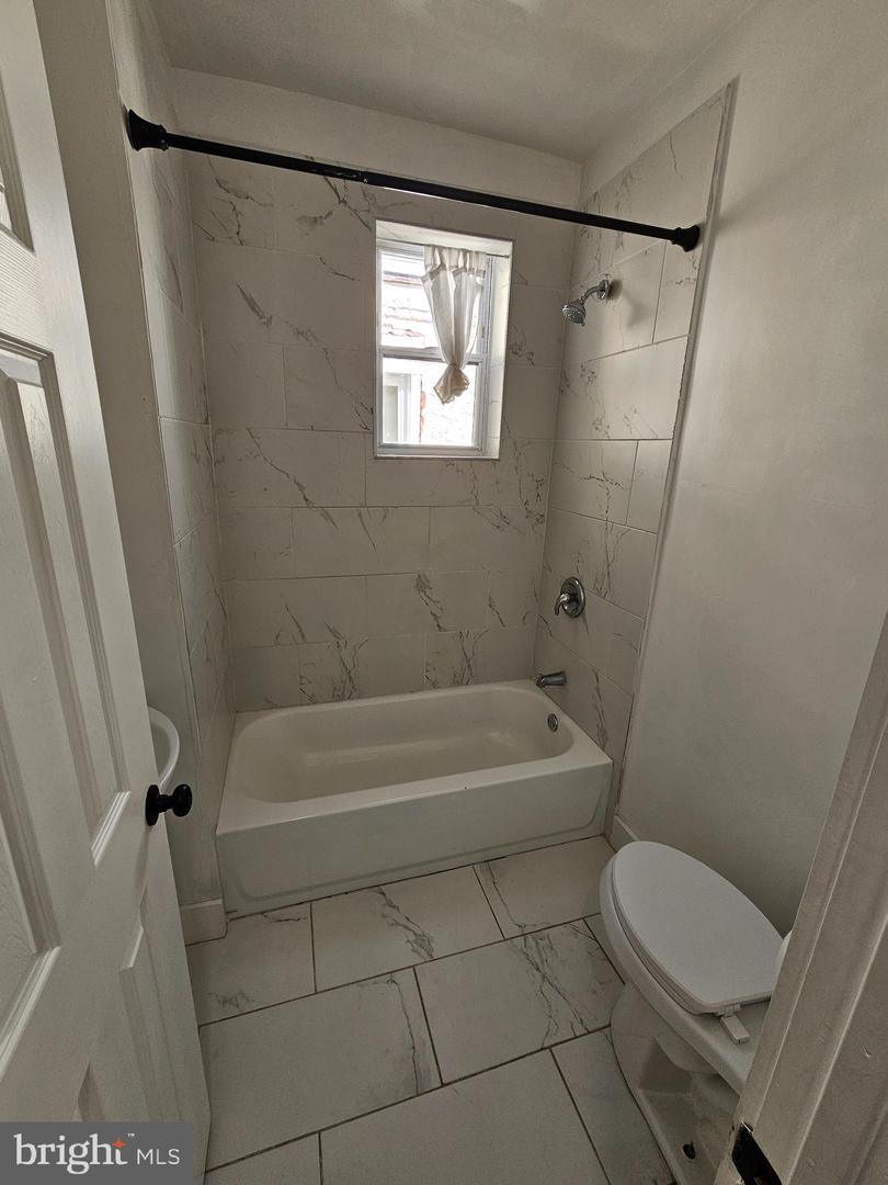 3327 N Sydenham St Property Photo 18