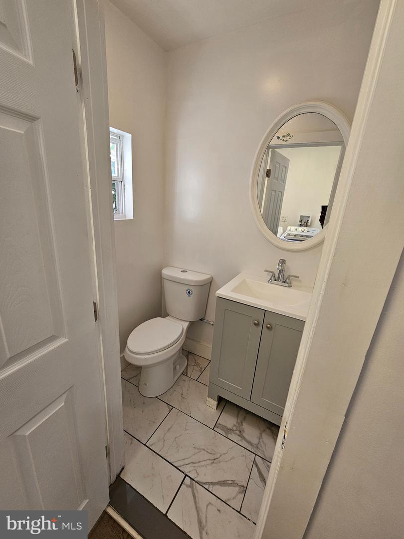 3327 N Sydenham St Property Photo 21