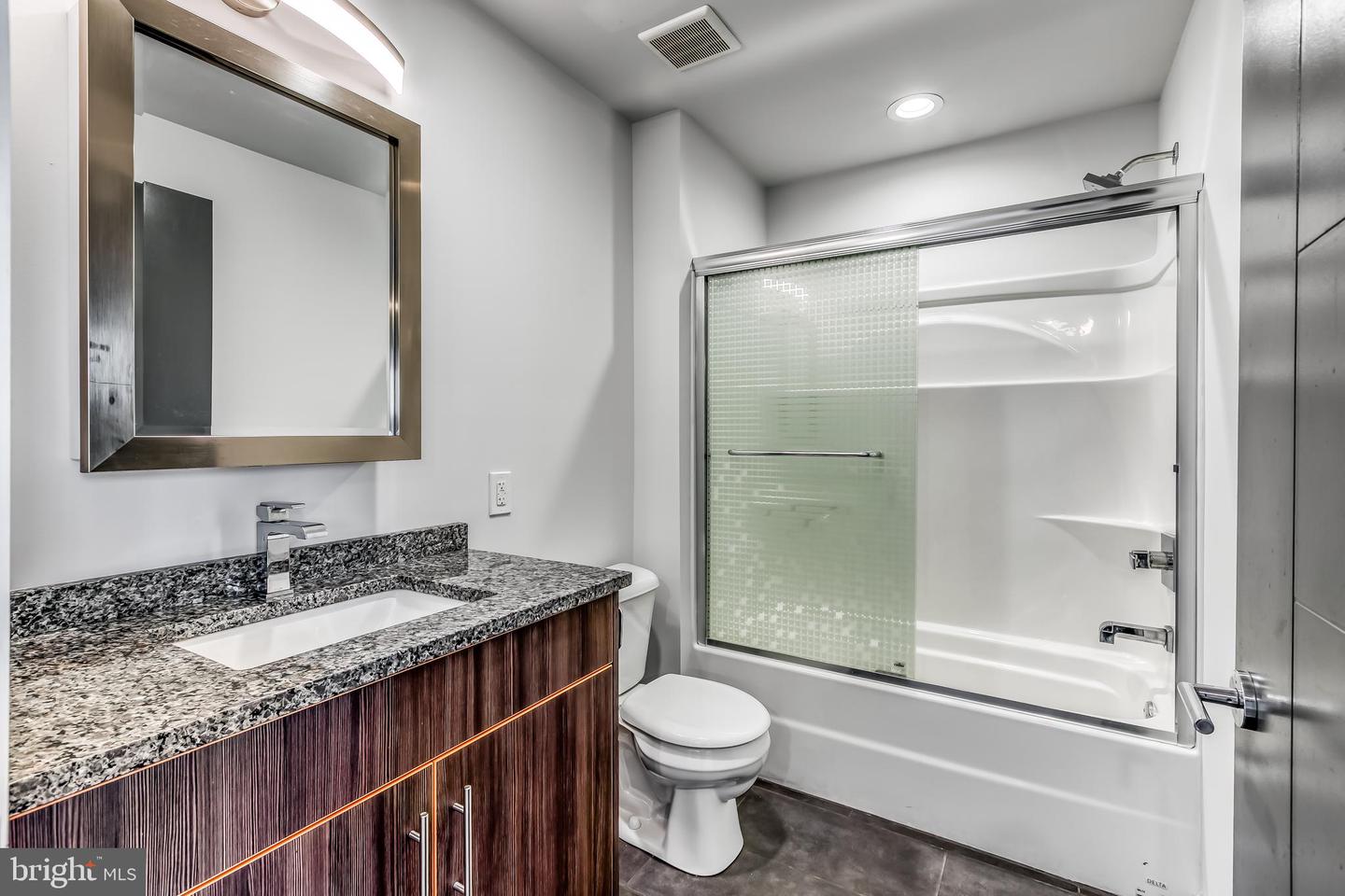 4800 Brown St #unit 405 Property Photo 4