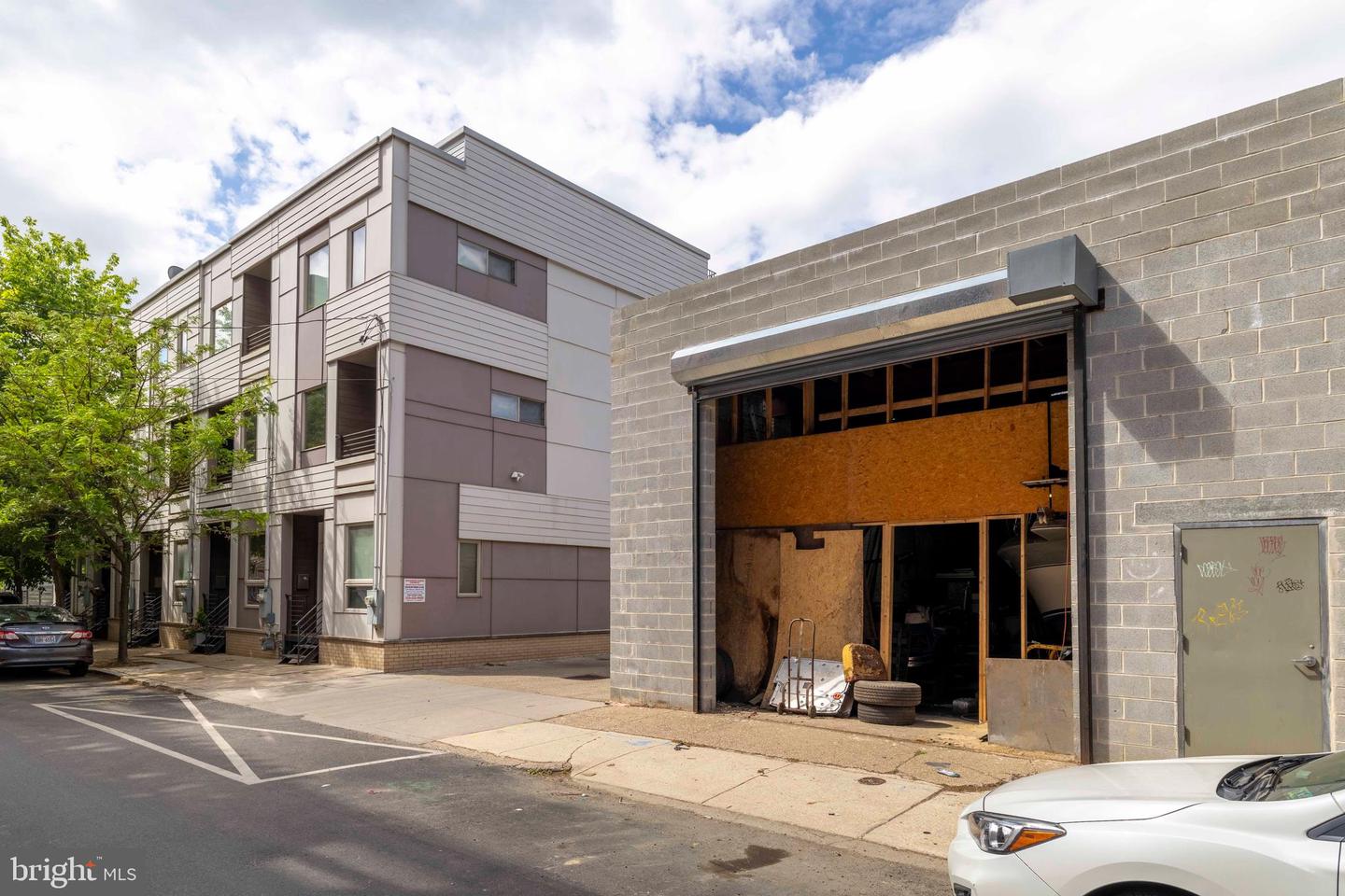 2009-11 E York St Property Photo 3