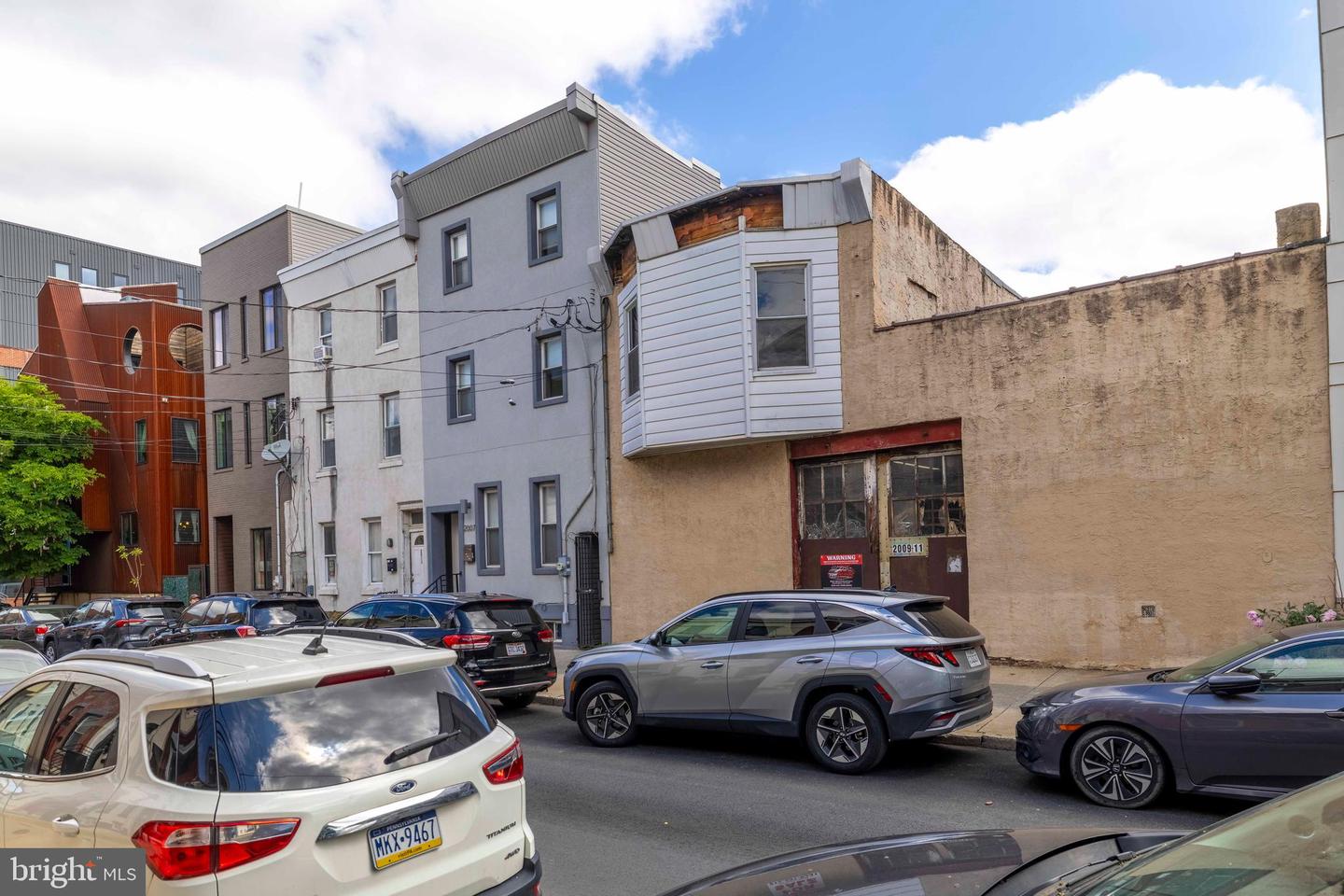 2009-11 E York St Property Photo 5