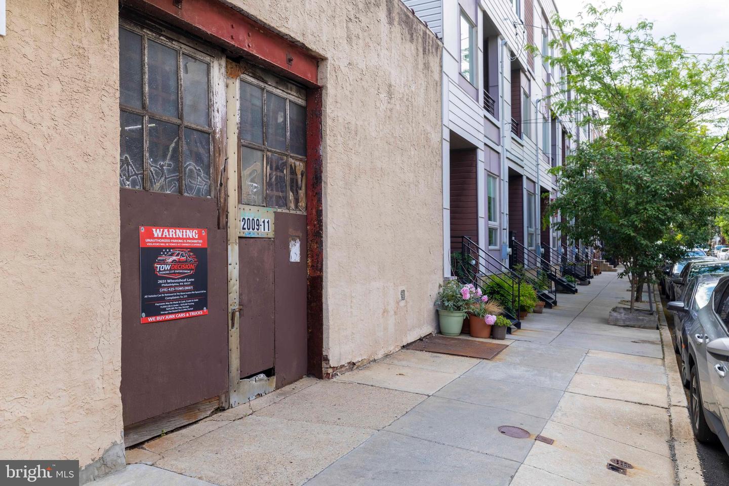2009-11 E York St Property Photo 7