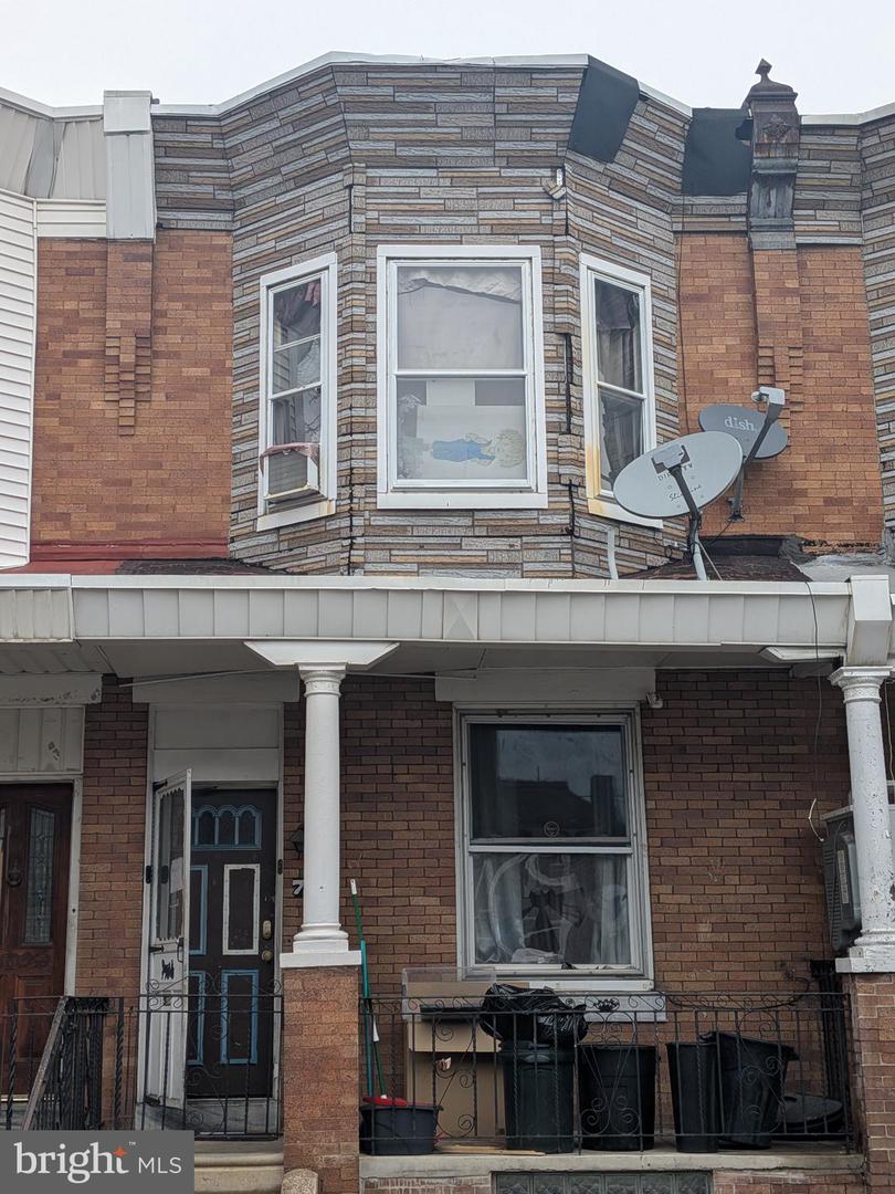 723 E Thayer St Property Photo 2