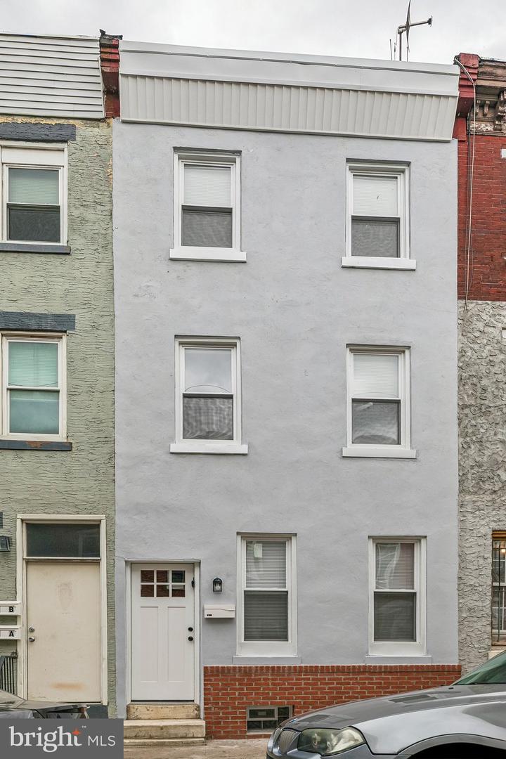 21 E Silver St Property Photo 1
