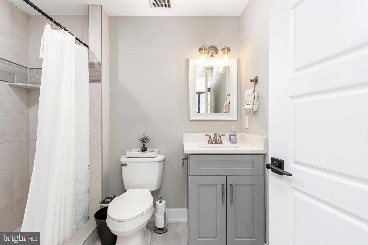 2224 N Hope St Property Photo 18