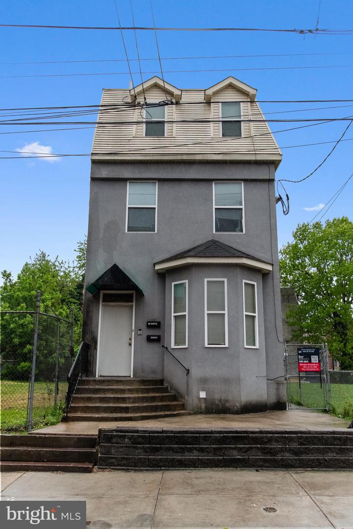 1422 W TIOGA ST Property Photo 1